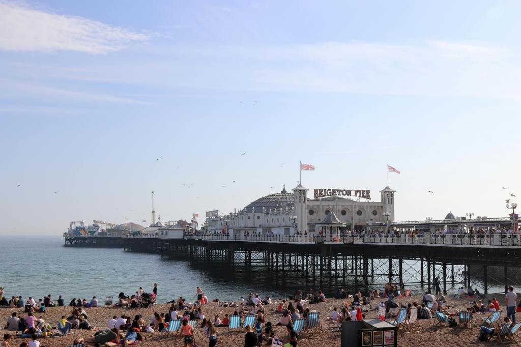 Heatwave helps boost retail sales but footfall fails to sizzle as shoppers&nbsp;swelter