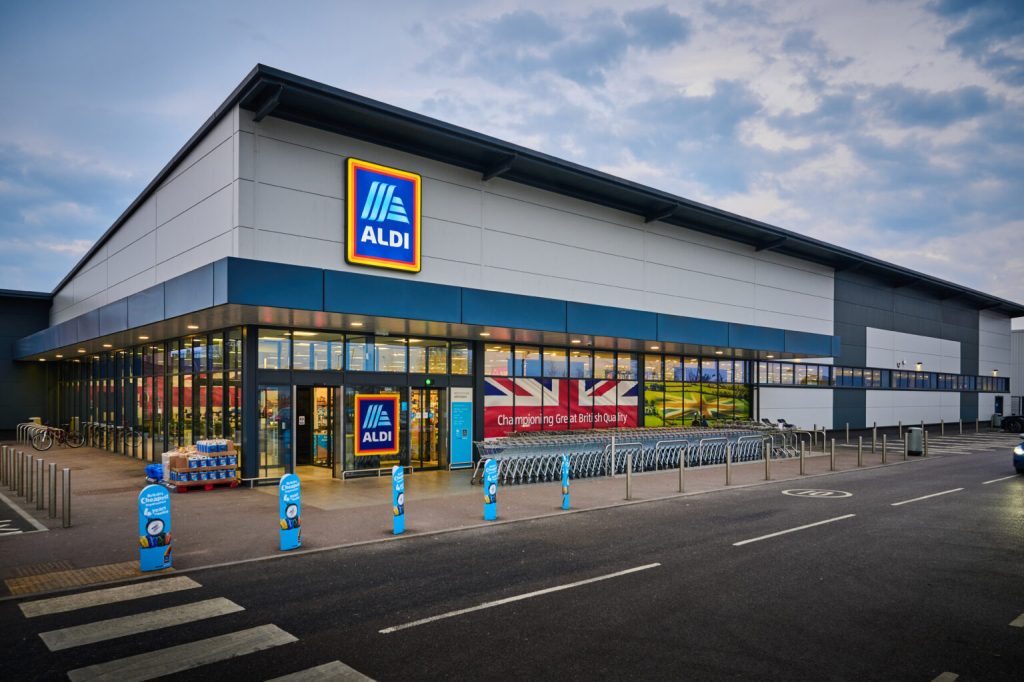 Aldi edges Lidl as both discounters post record-breaking Christmas&nbsp;trading