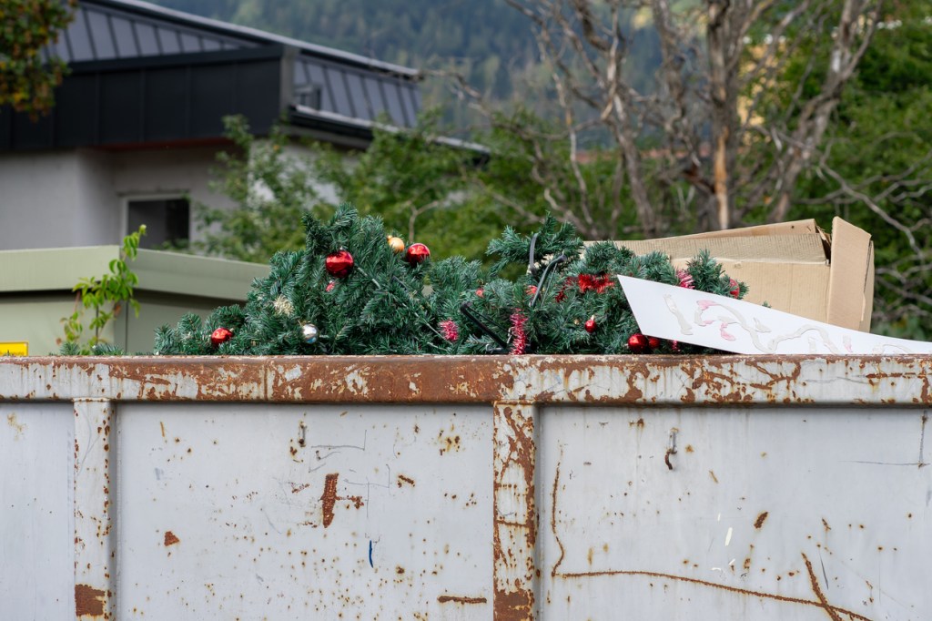 UK retail sales rise in December but the Golden Quarter fails to shine – ONS&nbsp;data